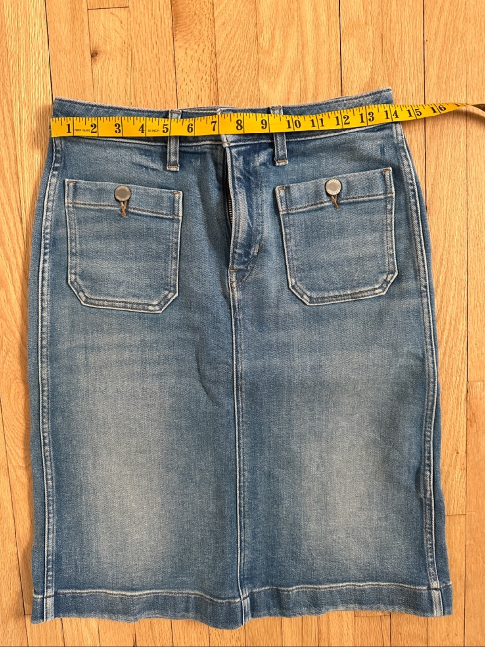 5 for $25 // Banana Republic light wash patch pocket denim midi skirt size 4 - Picture 2 of 8